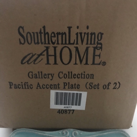 Southern Living at Home Two Pacific Accent Plates - Picture 2 of 4